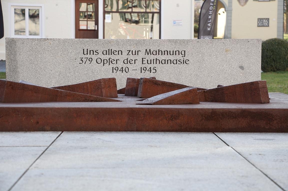 Mahnmal in Ursberg zum Gedenken an die Opfer des Nationalsozialismus