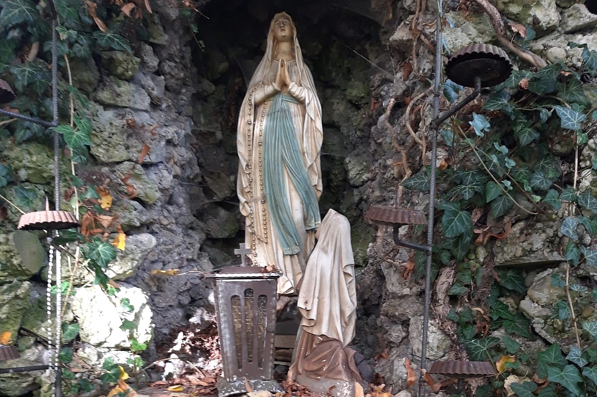 Zahlreiche Spenden ermöglichen Sanierung Mariengrotte und Garten beim